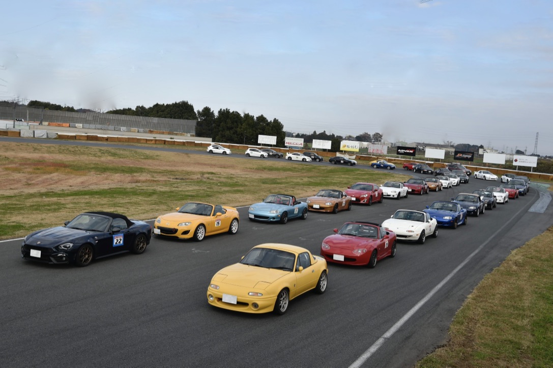 12月2日 日 ディーテクニック初心者向けサーキット走行会 スクール18 In 筑波サーキットコース1000レポート ディーテクニック Webビルディング 自動車の総合コンサルティングサイト